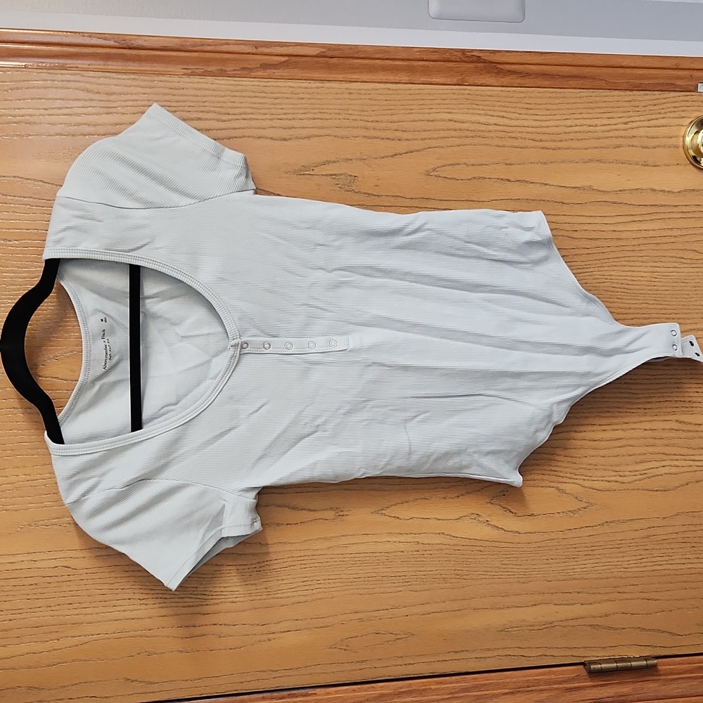 Abercrombie Short-Sleeve Ribbed Henley Bodysuit medium light blue